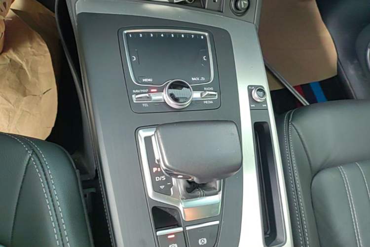 Used Audi Q5L 2020 Updated 40 TFSI Prestige Fashion Edition Gear Lever