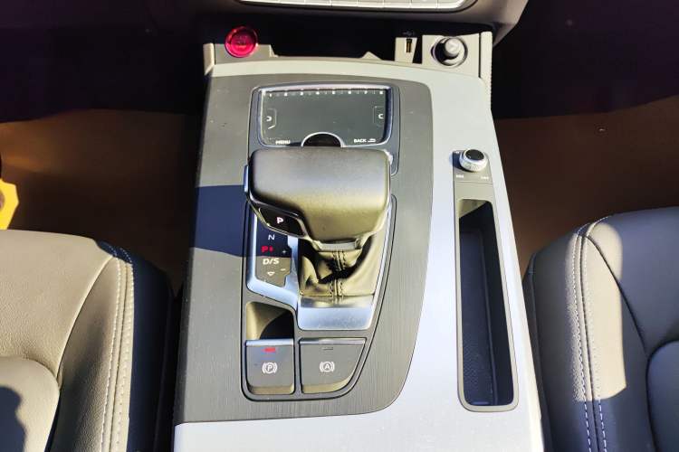 Used Audi Q5L 2020 Updated 40 TFSI Prestige Fashion Edition Gear Lever