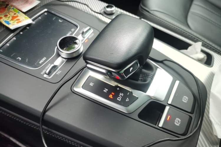 Used Audi Q5L  Gear Lever