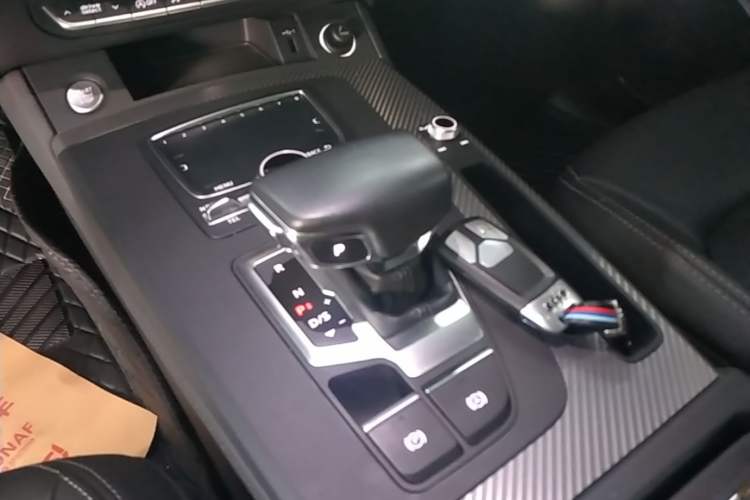 Used Audi Q5L 2020 45 TFSI Prestige Fashion Model Gear Lever