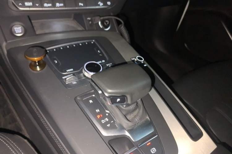 Used Audi Q5L 2020 Updated 40 TFSI Prestige Fashion Edition Gear Lever