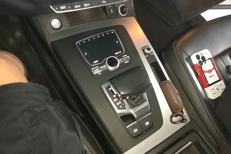 Used Audi Q5L 2020 Updated 40 TFSI Prestige Fashion Edition Gear Lever