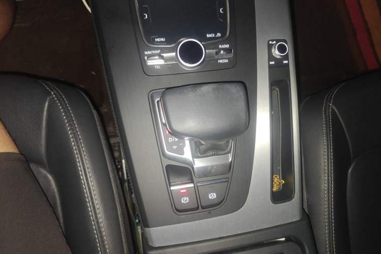 Used Audi Q5L 2020 Updated 40 TFSI Prestige Fashion Edition Gear Lever