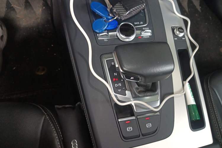 Used Audi Q5L 2020 Updated 40 TFSI Prestige Fashion Edition Gear Lever
