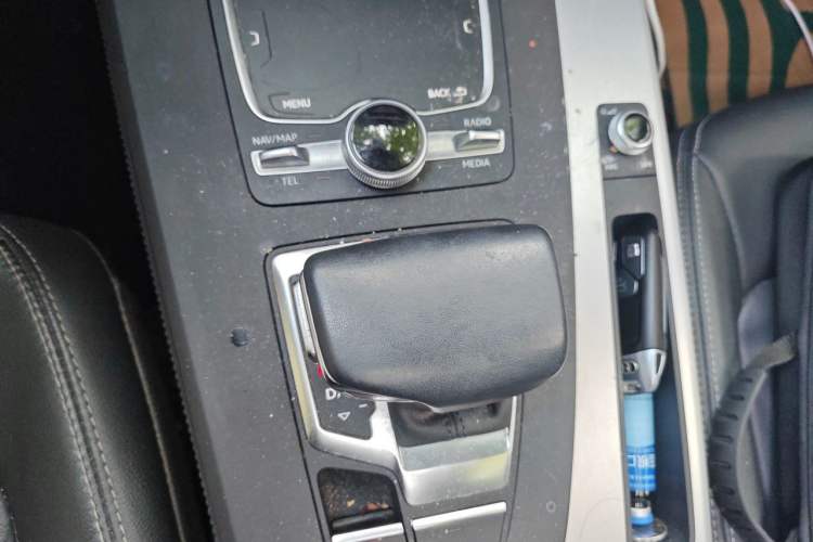 Used Audi Q5L 2020 Updated 40 TFSI Prestige Fashion Edition Gear Lever