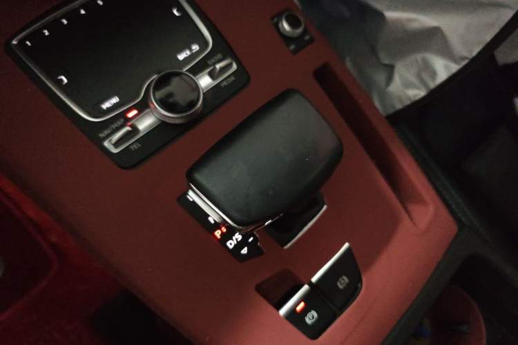 Used Audi Q5L 2020 Updated 40 TFSI Prestige Fashion Edition Gear Lever