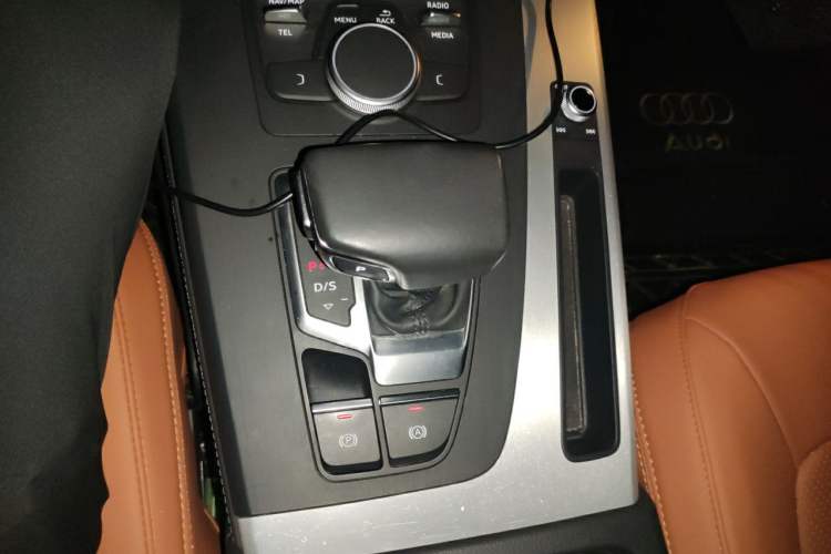 Used Audi Q5L 2020 40 TFSI Prestige Edition Gear Lever