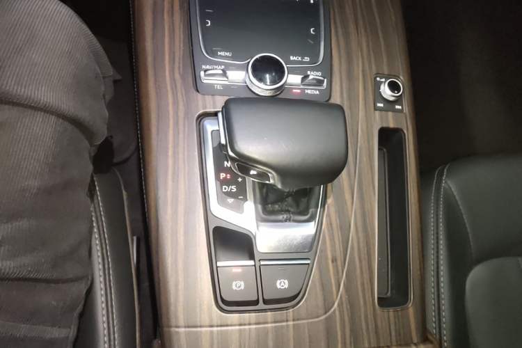 Used Audi Q5L 2020 40 TFSI Prestige Fashion Edition Gear Lever