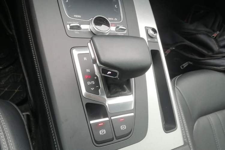 Used Audi Q5L 2020 Updated 40 TFSI Prestige Fashion Edition Gear Lever