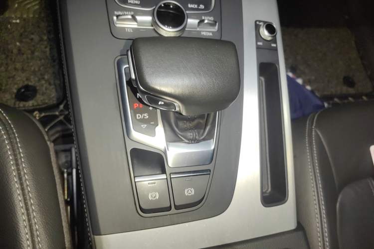 Used Audi Q5L 2020 Updated 40 TFSI Prestige Fashion Edition Gear Lever