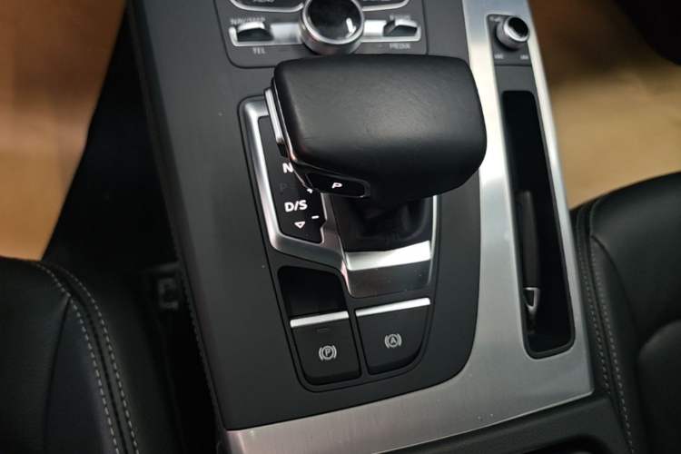 Used Audi Q5L 2020 Updated 40 TFSI Prestige Fashion Edition Gear Lever