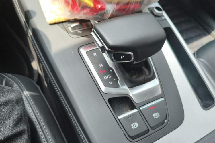 Used Audi Q5L 2020 Updated 40 TFSI Prestige Fashion Edition Gear Lever