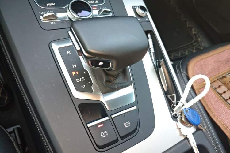 Used Audi Q5L 2020 Updated 40 TFSI Prestige Fashion Edition Gear Lever