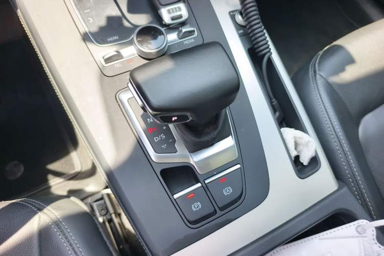 Used Audi Q5L 2020 Updated 40 TFSI Prestige Fashion Edition Gear Lever