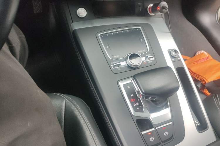 Used Audi Q5L 2020 Updated 40 TFSI Prestige Fashion Edition Gear Lever