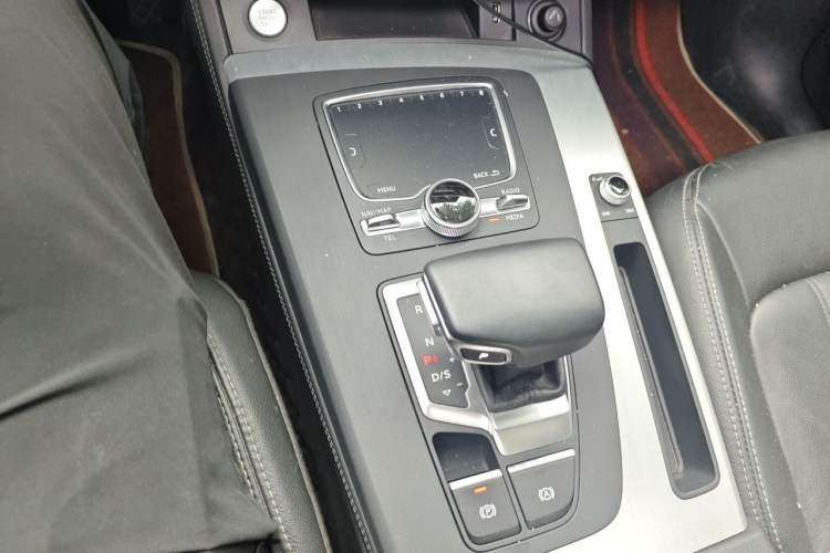 Used Audi Q5L 2020 Updated 40 TFSI Prestige Fashion Edition Gear Lever