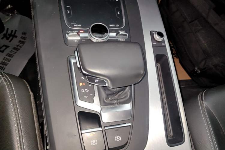 Used Audi Q5L 2020 40 TFSI Prestige Fashion Edition Gear Lever