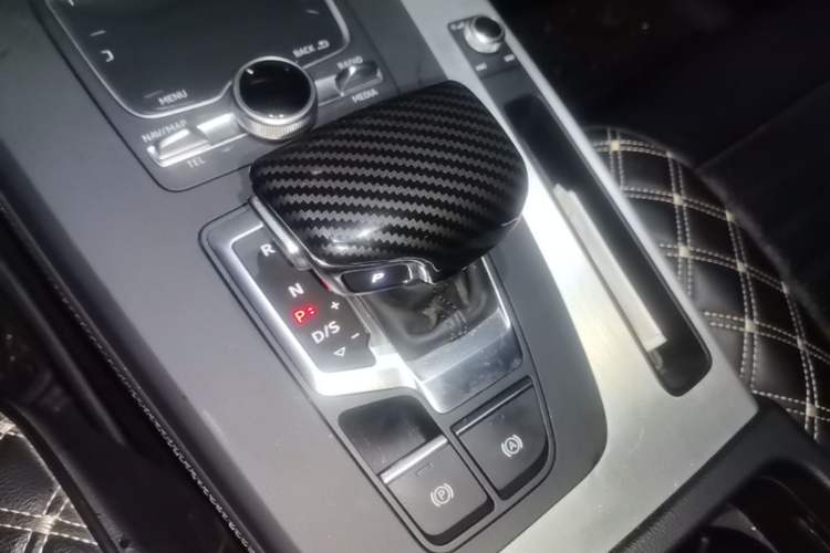 Used Audi Q5L 2020 Updated 40 TFSI Prestige Fashion Edition Gear Lever