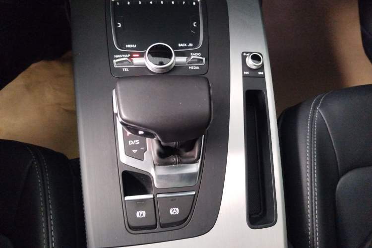Used Audi Q5L 2020 Updated 40 TFSI Prestige Fashion Edition Gear Lever