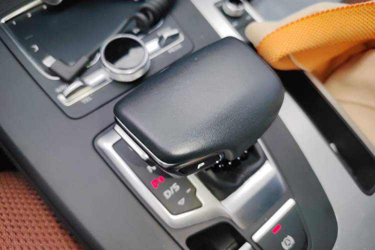 Used Audi Q5L 2020 Updated 40 TFSI Prestige Fashion Edition Gear Lever