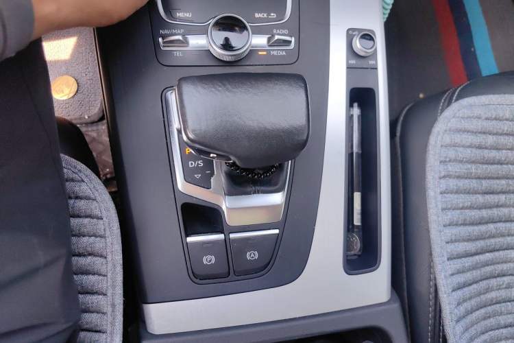 Used Audi Q5L 2020 Updated 40 TFSI Prestige Fashion Edition Gear Lever