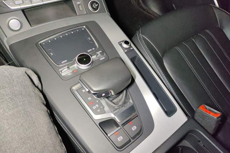 Used Audi Q5L 2020 Updated 40 TFSI Prestige Fashion Edition Gear Lever