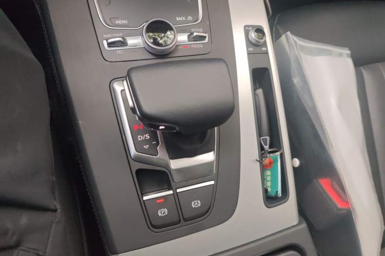 Used Audi Q5L 2020 Updated 40 TFSI Prestige Fashion Edition Gear Lever