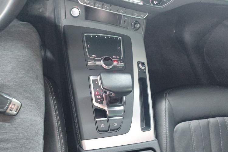 Used Audi Q5L 2020 Updated 40 TFSI Prestige Fashion Edition Gear Lever