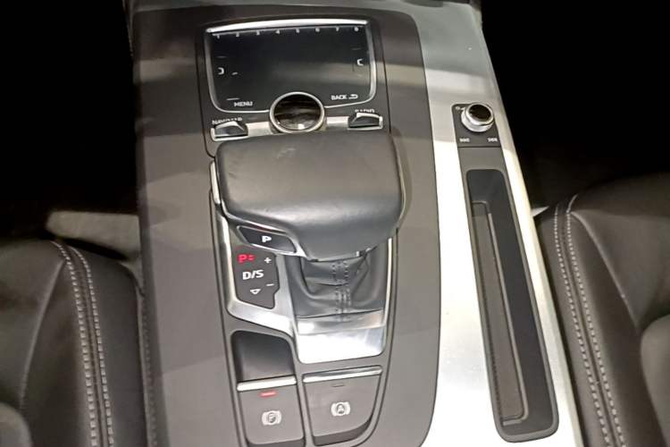 Used Audi Q5L 2020 Updated 40 TFSI Prestige Fashion Edition Gear Lever