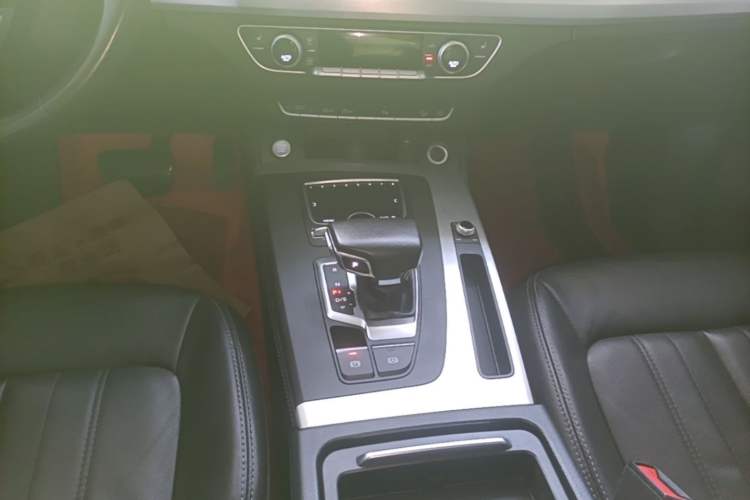 Used Audi Q5L 2020 Updated 40 TFSI Prestige Fashion Edition Gear Lever