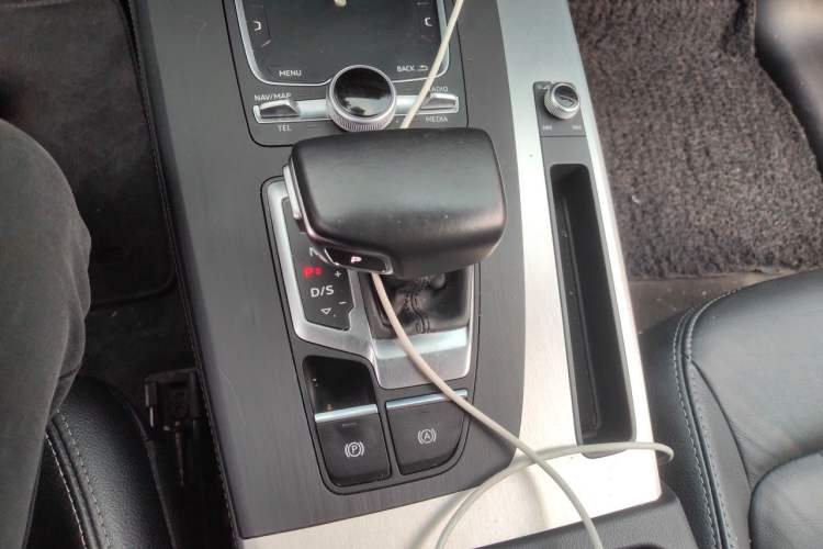 Used Audi Q5L 2020 40 TFSI Prestige Edition Gear Lever