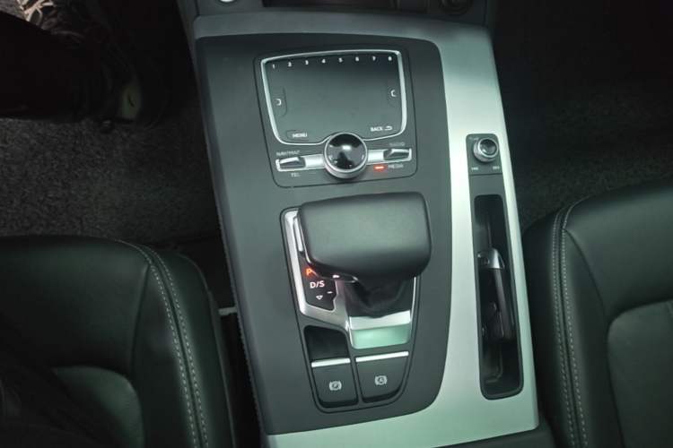 Used Audi Q5L 2020 Updated 40 TFSI Prestige Fashion Edition Gear Lever