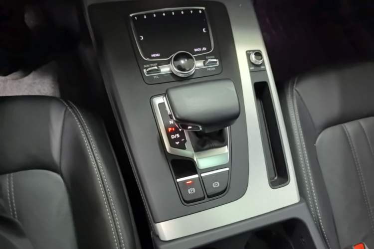 Used Audi Q5L 2020 Updated 40 TFSI Prestige Fashion Edition Gear Lever