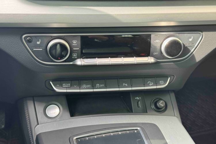 Used Audi Q5L 2020 Updated 40 TFSI Prestige Fashion Edition Interior 1