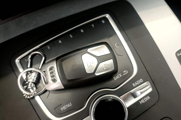 Used Audi Q5L 2020 Updated 40 TFSI Prestige Fashion Edition Interior 1