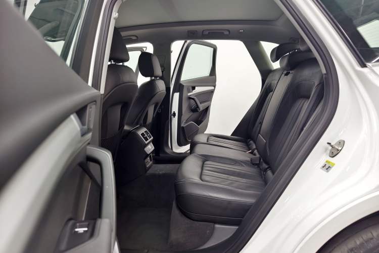 Used Audi Q5L 2020 Updated 40 TFSI Prestige Fashion Edition Interior 4