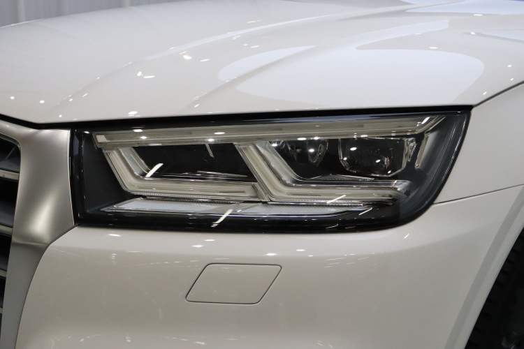 Used Audi Q5L 2020 Updated 40 TFSI Prestige Fashion Edition Left Front Headlight