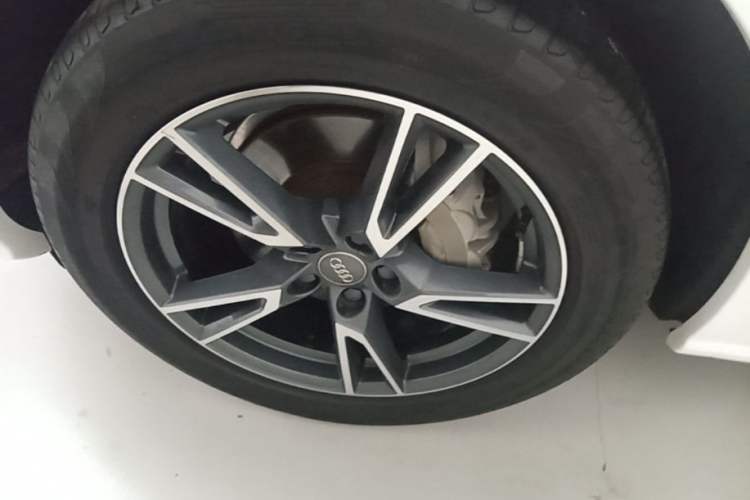Used Audi Q5L 2020 Updated 40 TFSI Prestige Fashion Edition Left Front Wheel Hub