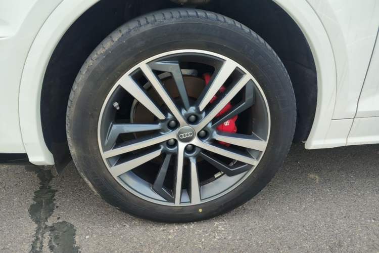 Used Audi Q5L 2020 Updated 40 TFSI Prestige Fashion Edition Left Front Wheel Hub