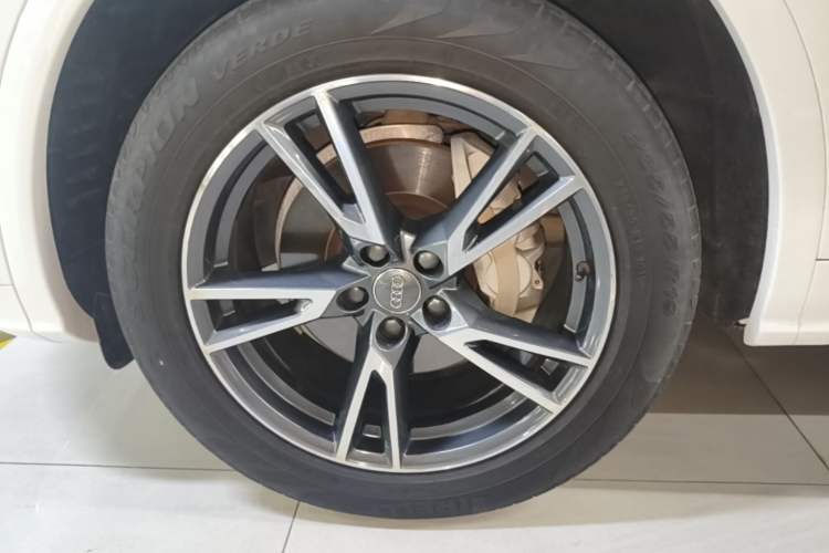 Used Audi Q5L 2020 Updated 40 TFSI Prestige Fashion Edition Left Front Wheel Hub
