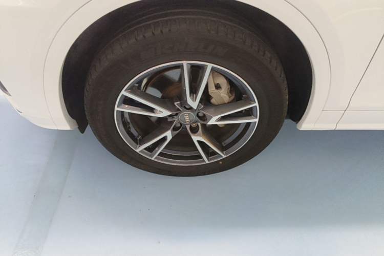 Used Audi Q5L 2020 Updated 40 TFSI Prestige Fashion Edition Left Front Wheel Hub