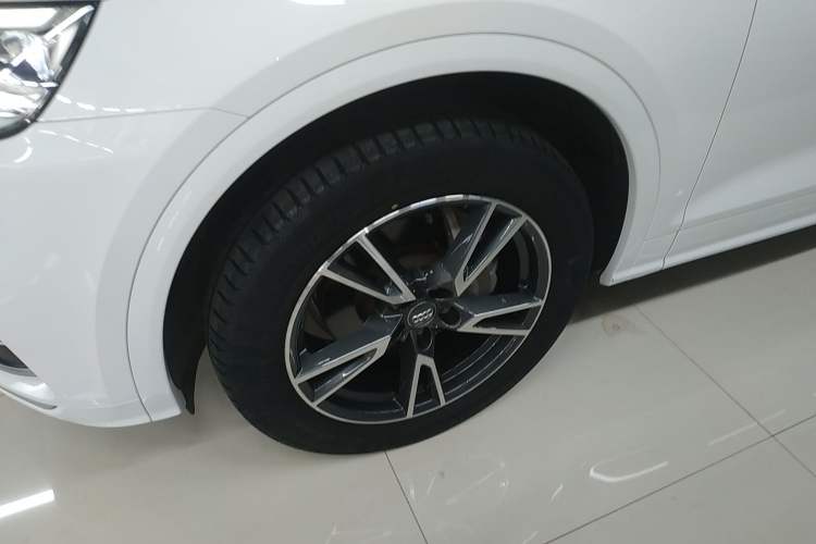 Used Audi Q5L 2020 Updated 40 TFSI Prestige Fashion Edition Left Front Wheel Hub
