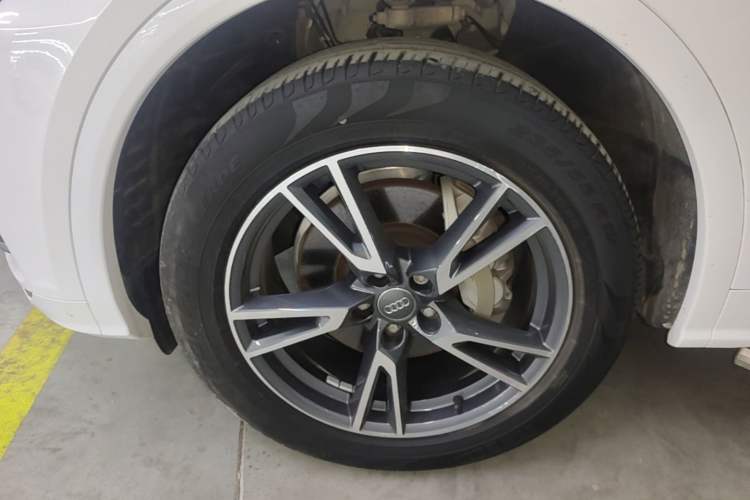 Used Audi Q5L 2020 Updated 40 TFSI Prestige Fashion Edition Left Front Wheel Hub