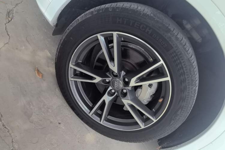 Used Audi Q5L 2020 Updated 40 TFSI Prestige Fashion Edition Left Front Wheel Hub