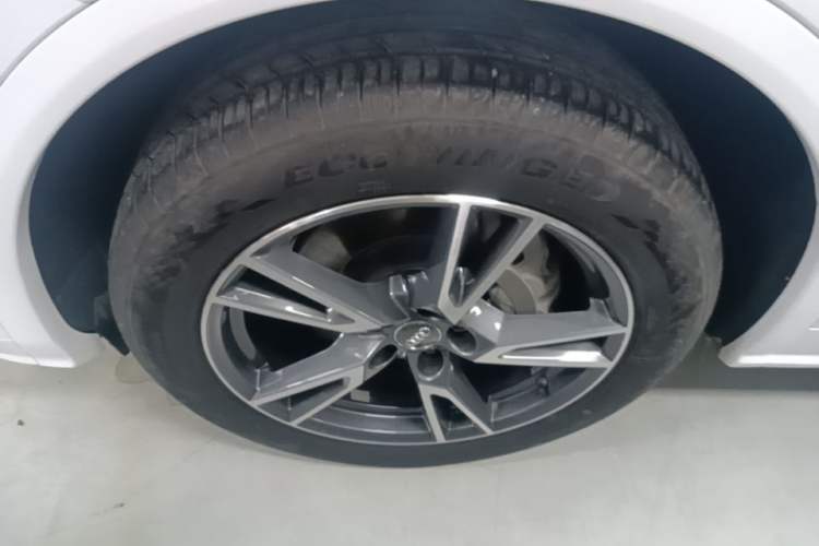 Used Audi Q5L 2020 Updated 40 TFSI Prestige Fashion Edition Left Front Wheel Hub