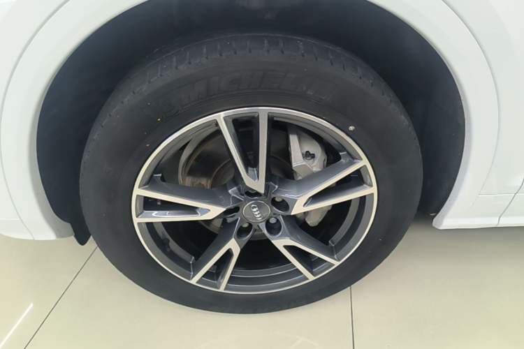Used Audi Q5L 2020 Updated 40 TFSI Prestige Fashion Edition Left Front Wheel Hub