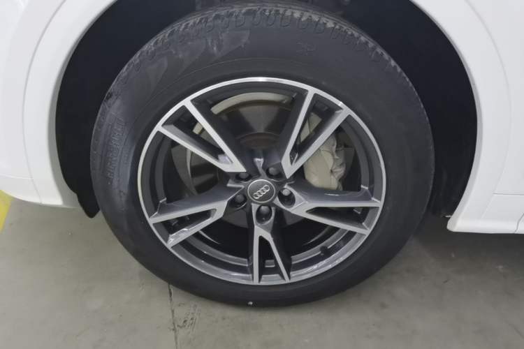 Used Audi Q5L 2020 Updated 40 TFSI Prestige Fashion Edition Left Front Wheel Hub