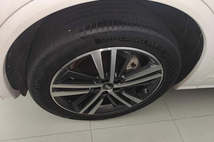 Used Audi Q5L 2020 Updated 40 TFSI Prestige Fashion Edition Left Front Wheel Hub