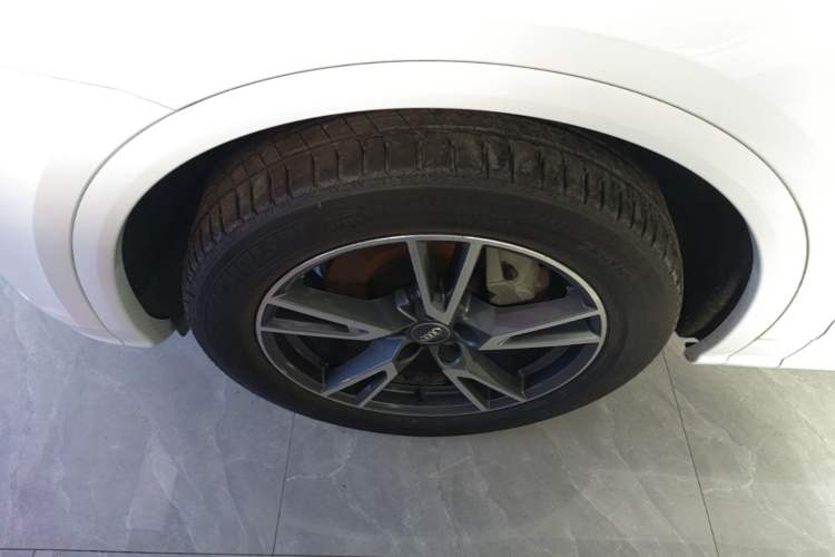 Used Audi Q5L 2020 Updated 40 TFSI Prestige Fashion Edition Left Front Wheel Hub