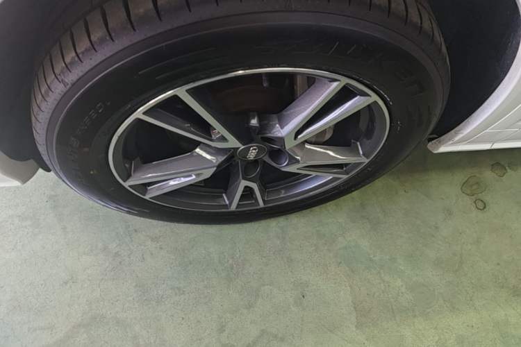 Used Audi Q5L 2020 Updated 40 TFSI Prestige Fashion Edition Left Front Wheel Hub